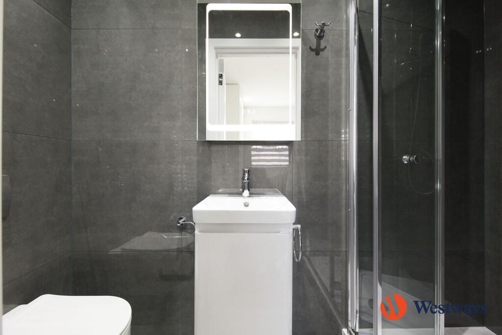 En-suite bathroom