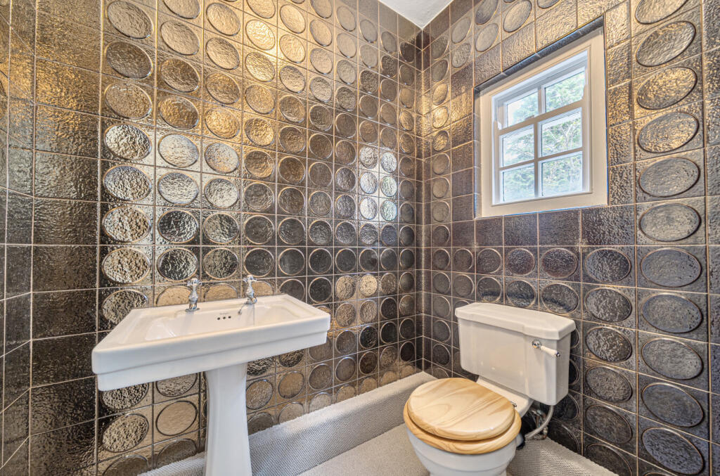 1360964-7-68de935...