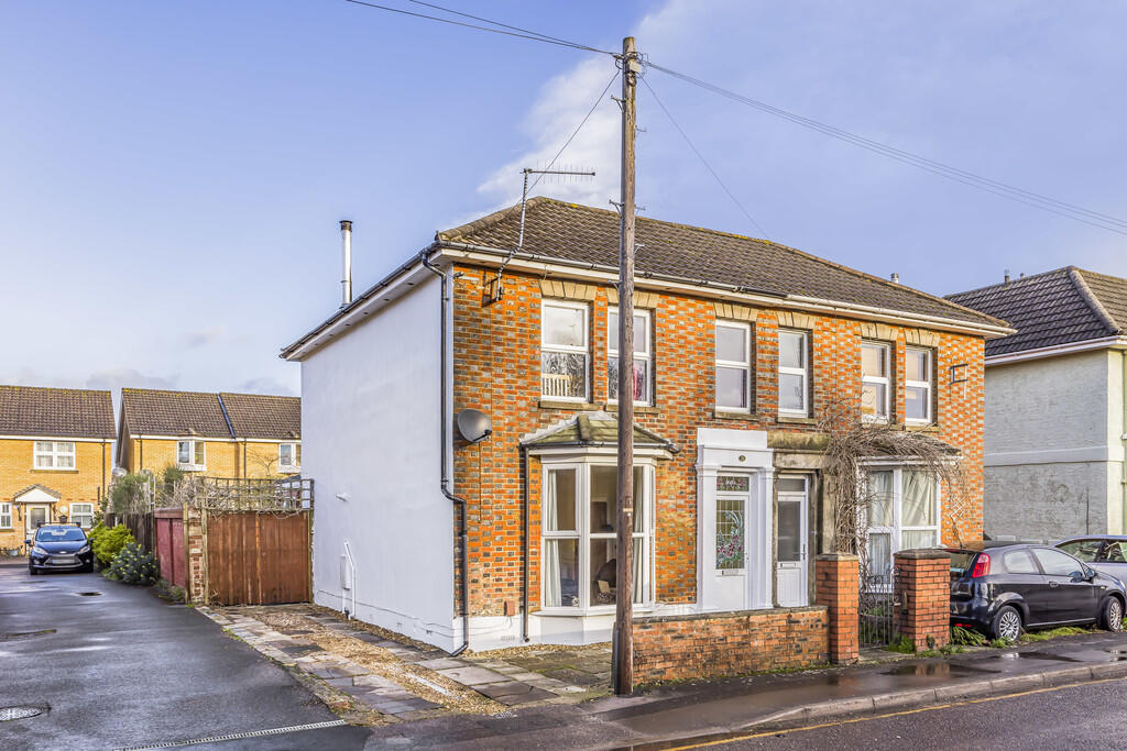 33 Gladstone Road...