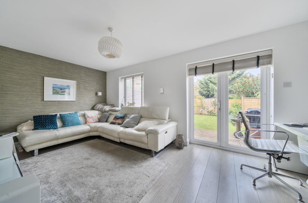 1312865-2-6855382...