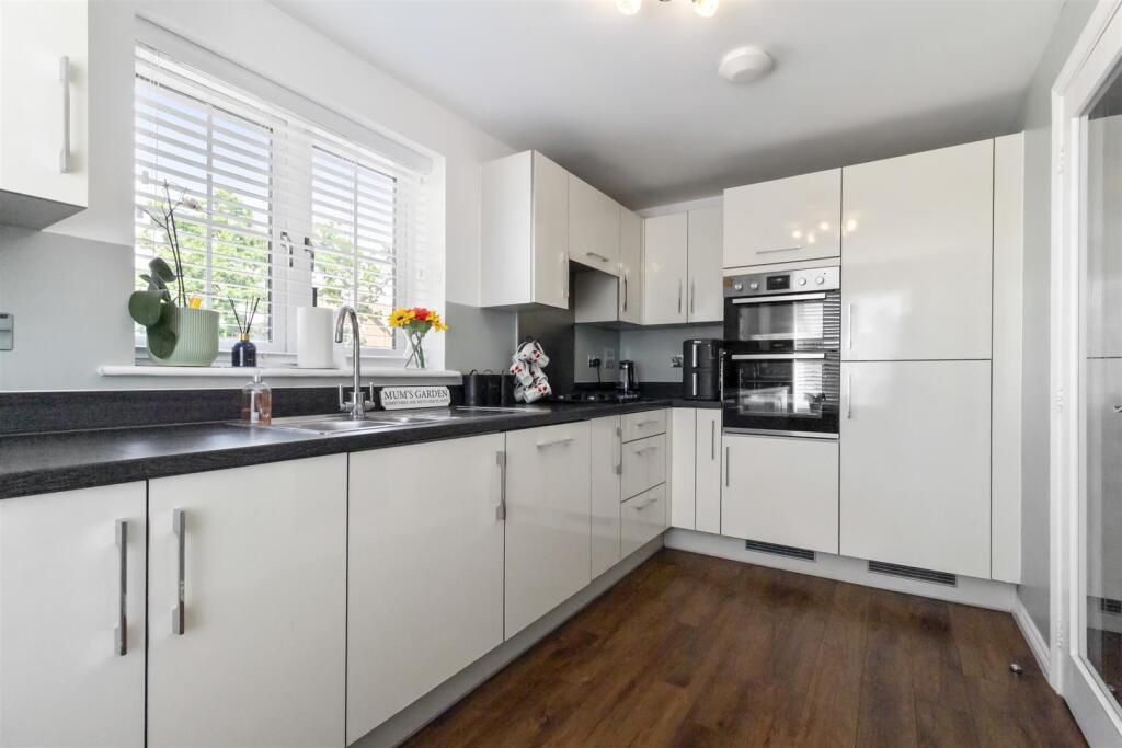 Waterlily Way, 22-006.JPG