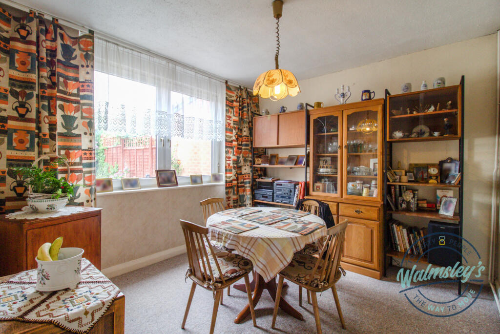 Dining room to rear