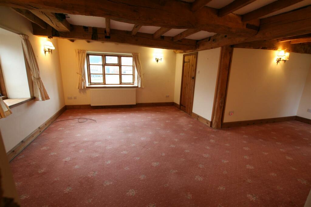 thegranaryhallow,loungediner2.JPG