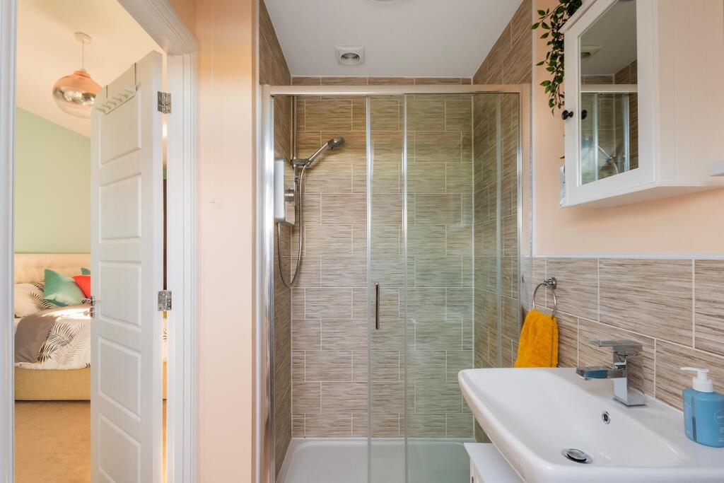 0M8RFP - Ensuite A.jpg