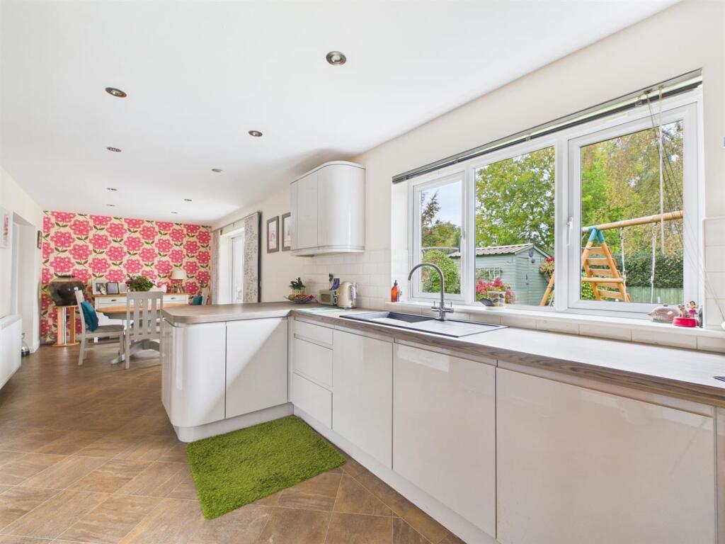 Living Kitchen/Dining Room