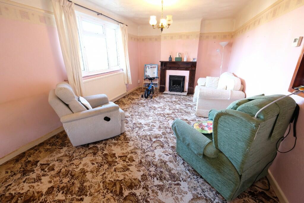 SITTING/DINING ROOM