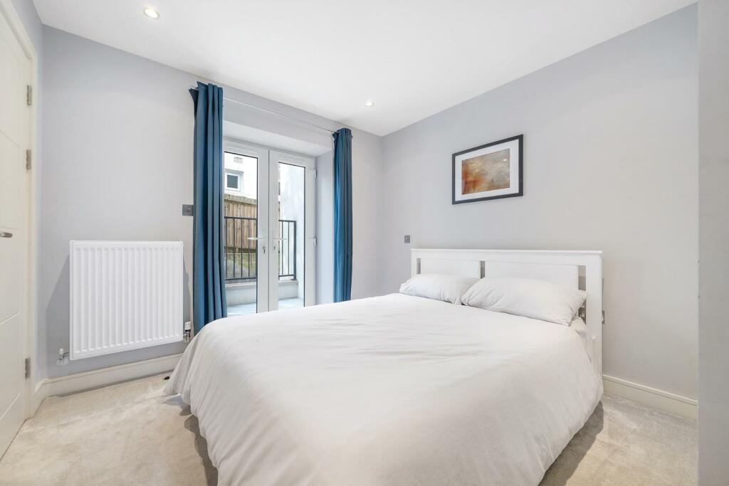 Bedroom 1.jpg