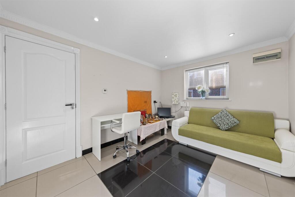 95BradwellRdWeb38.jpg