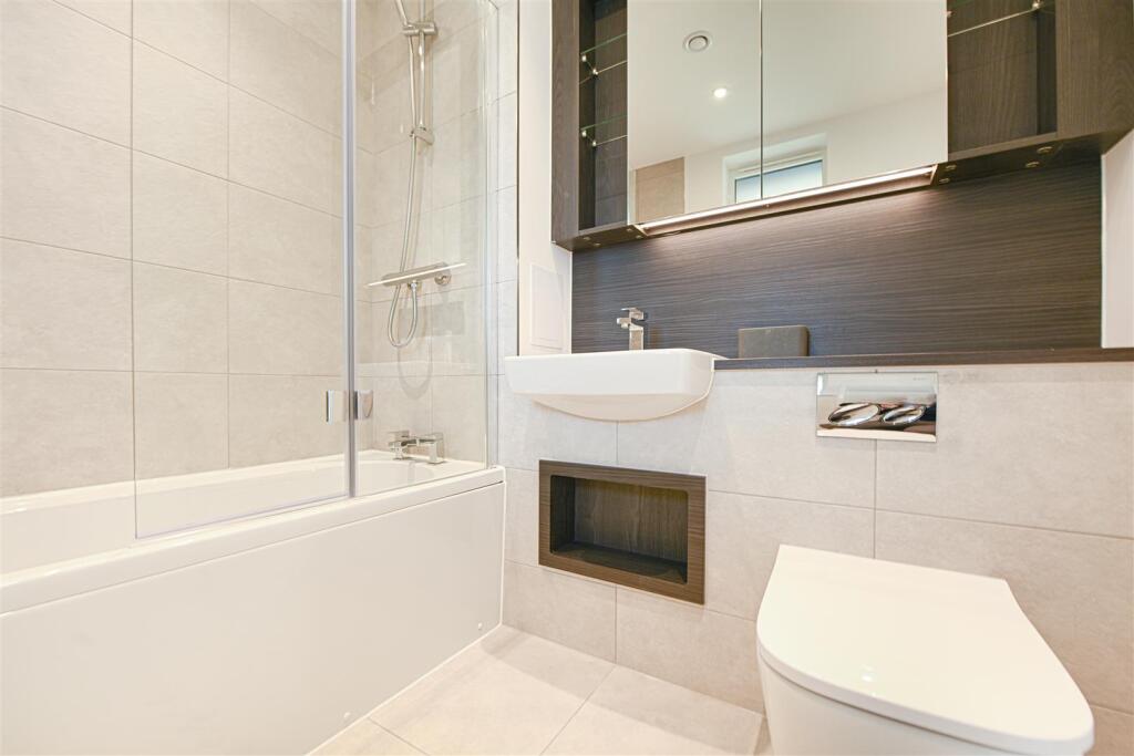 Bathroom    .jpg