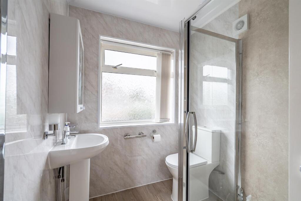 SHOWER ROOM