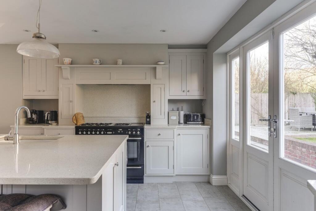 Kitchen a.jpg