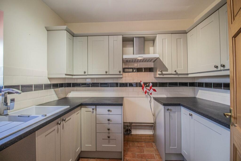Clamp Farm Barn Cottage [Kitchen] 01.jpg