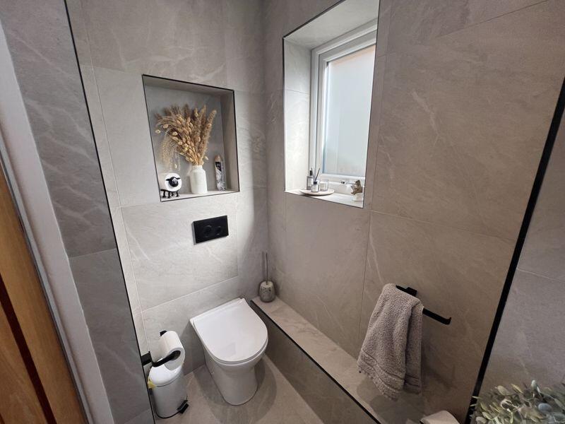 Stylish Bathroom/WC