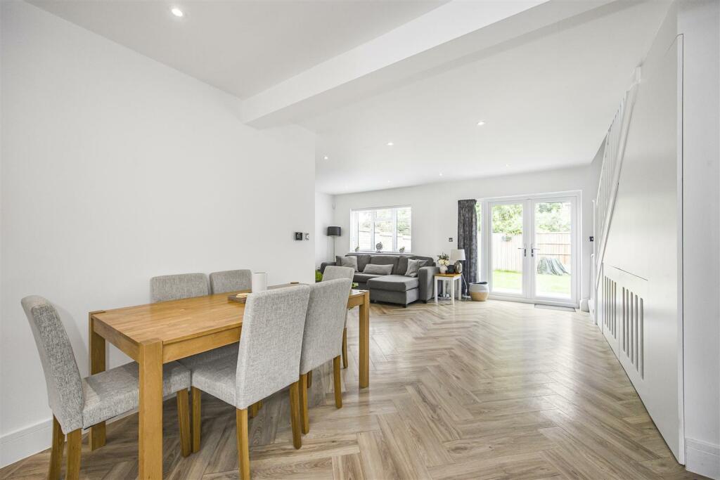 KITCHEN/RECEPTION ROOM