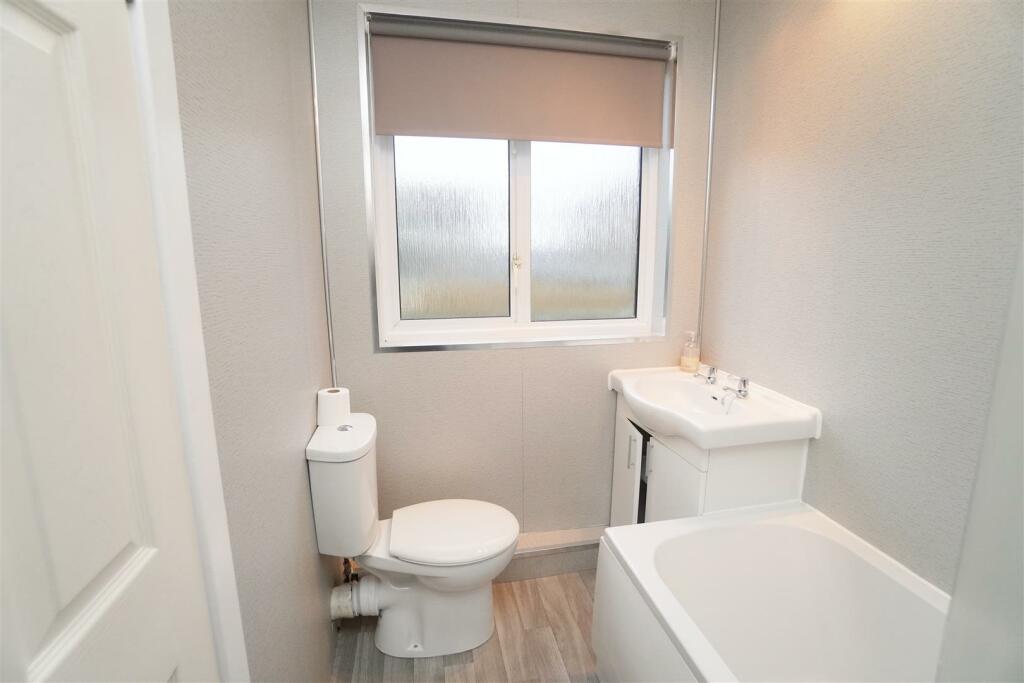 bathroom1.jpg
