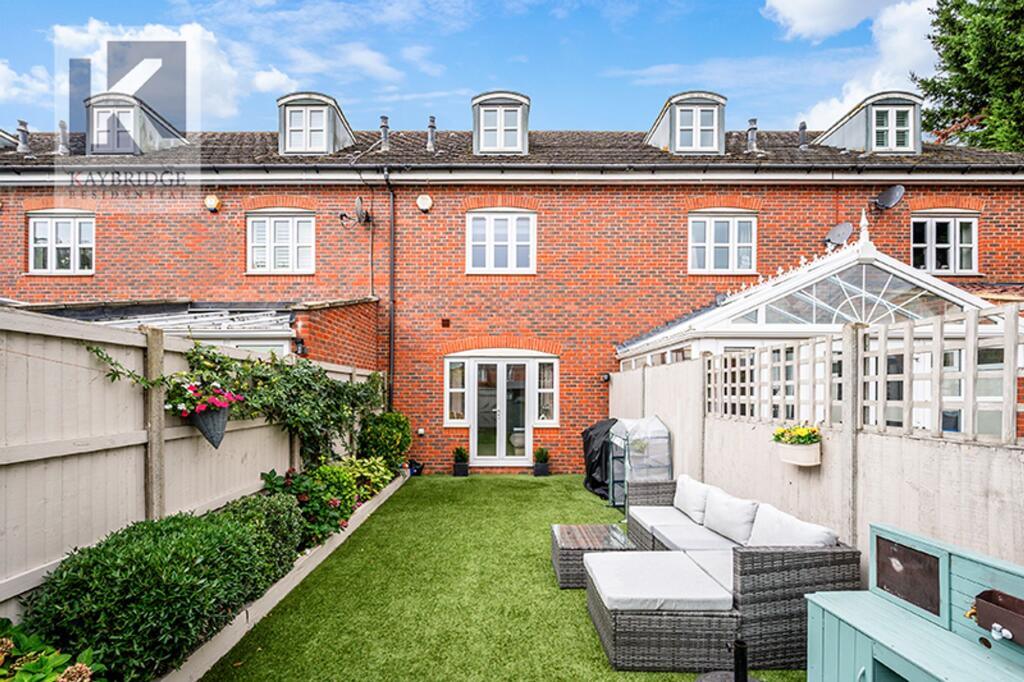 Silvergate Ruxley Lane, Epsom - KT19 9GZ