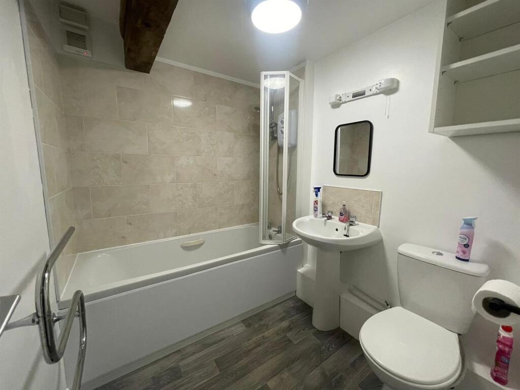 Bathroom.jpg