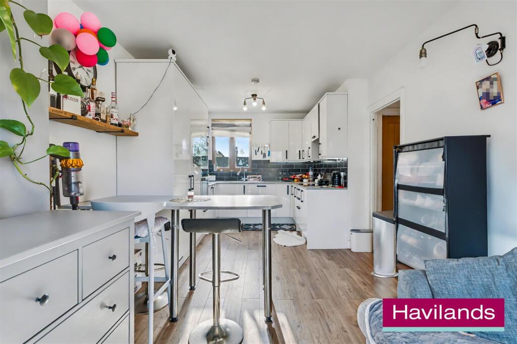 Karyatis Court EN1 1FG-7.jpg