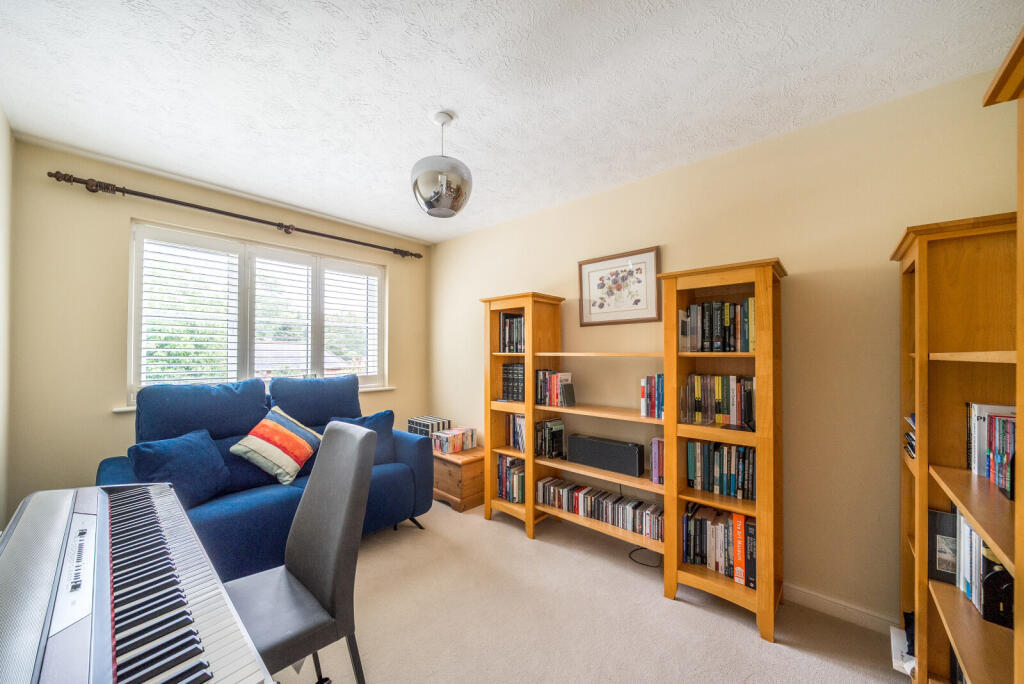 1332748-4-688887d...