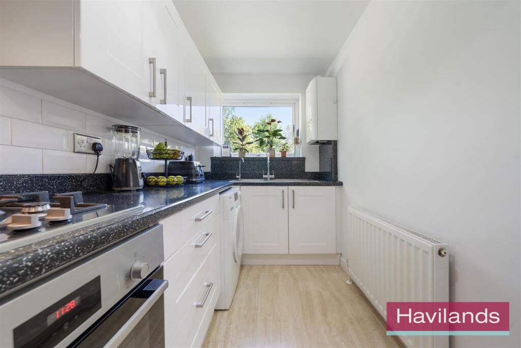 Adamsrill Close-6.jpg