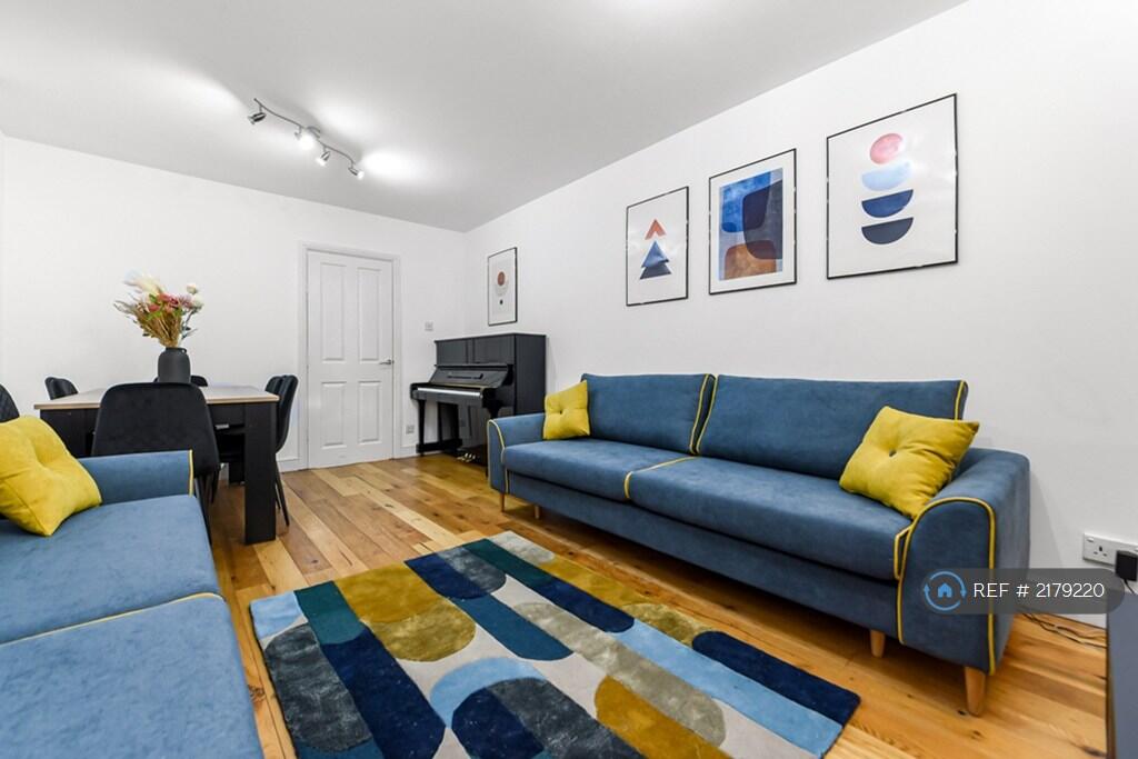 Living Room Can Be Converted To 3rd Bedroom