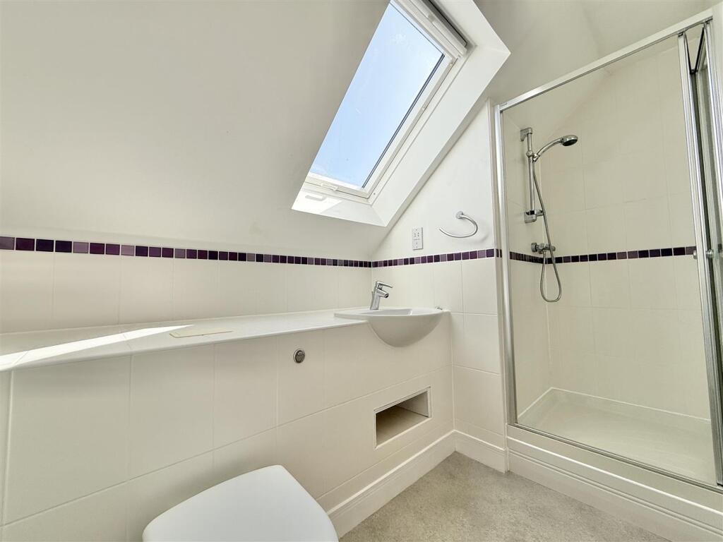 Bedroom 1 Ensuite.jpg