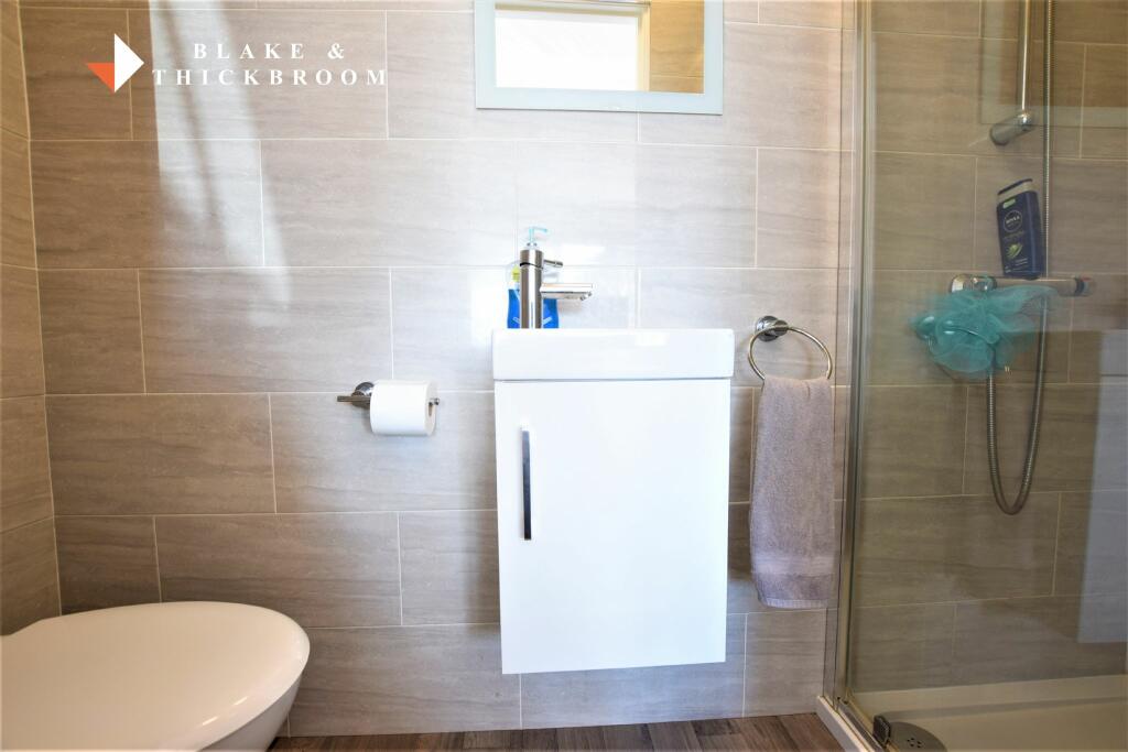 EN SUITE SHOWER ROOM