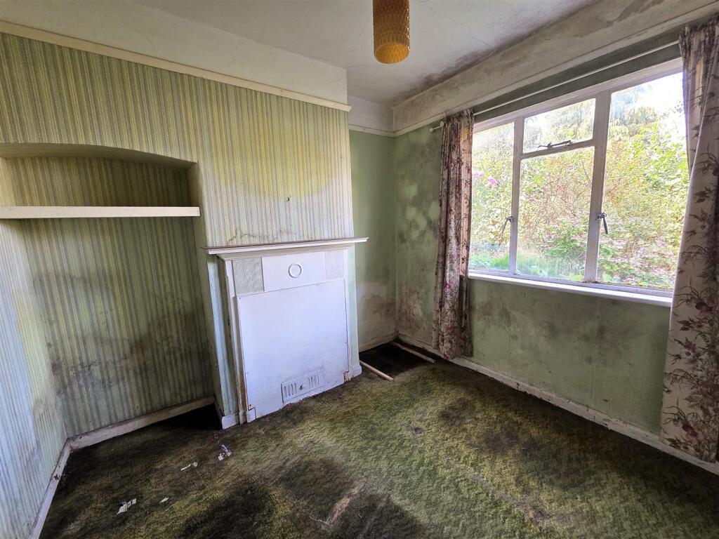 175 London Road - Dining Room.jpg