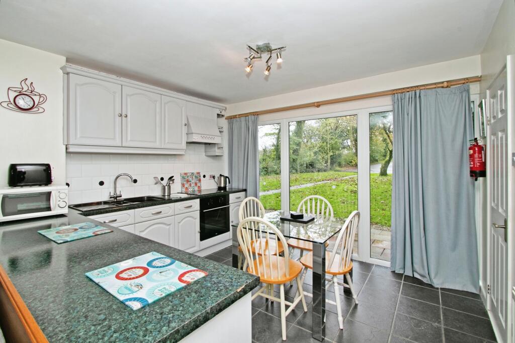 Kitchen/Dining Area