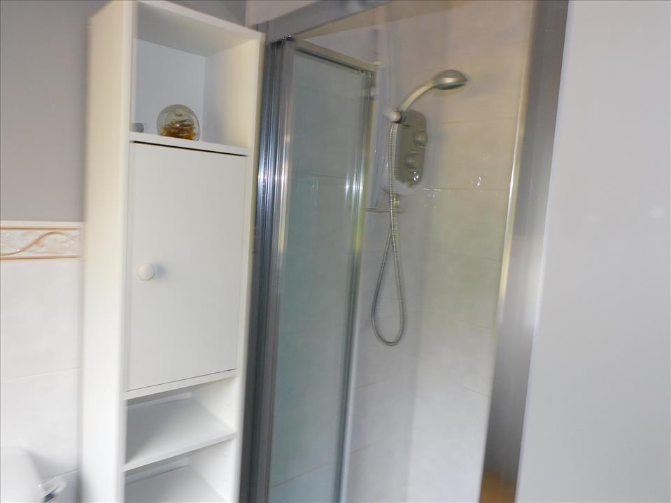 GROUND FLOOR SHOWER ROOM