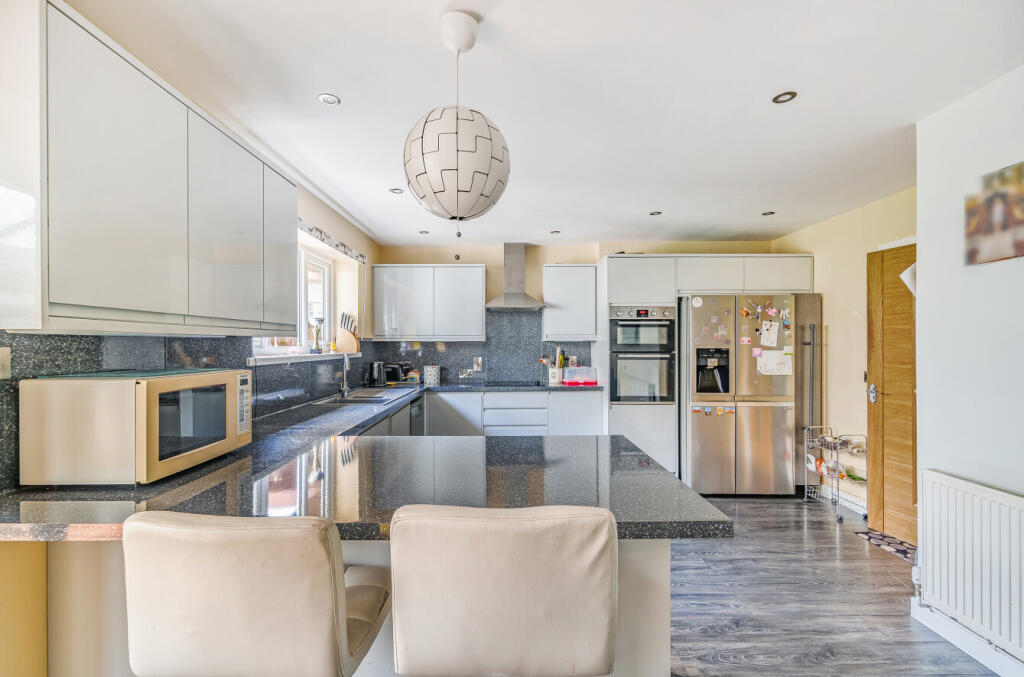 Kitchen/Breakfast Rm
