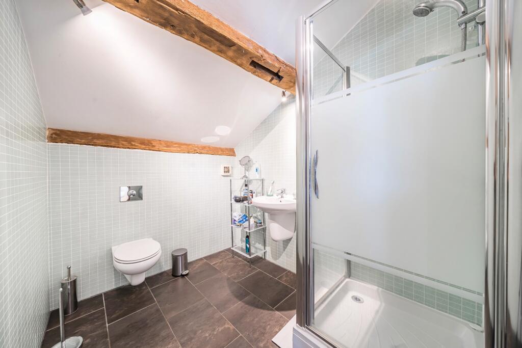 Ensuite Bedroom 1