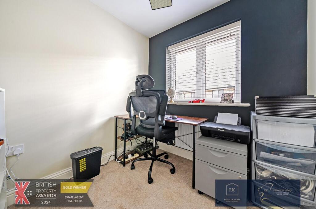 Bedroom/ Office.