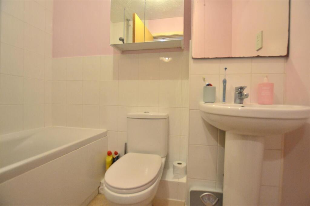 Family Bathroom.JPG