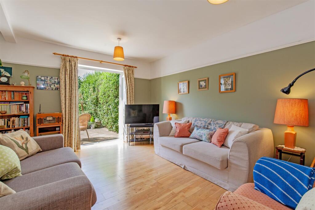 Reception Room-1.jpg