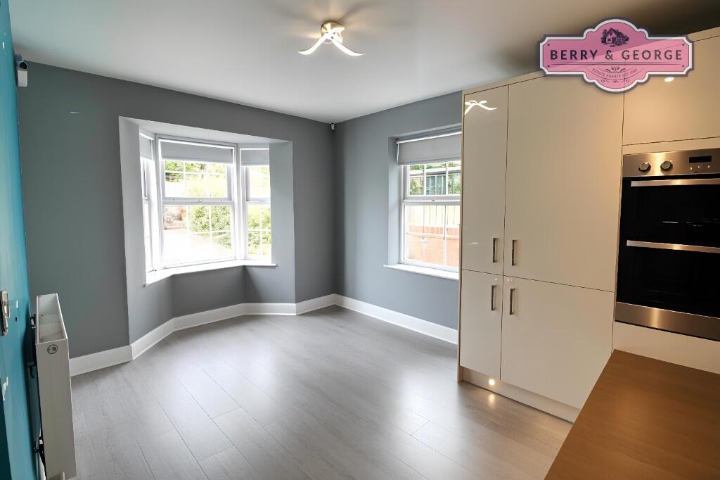KITCHEN /DINING AREA