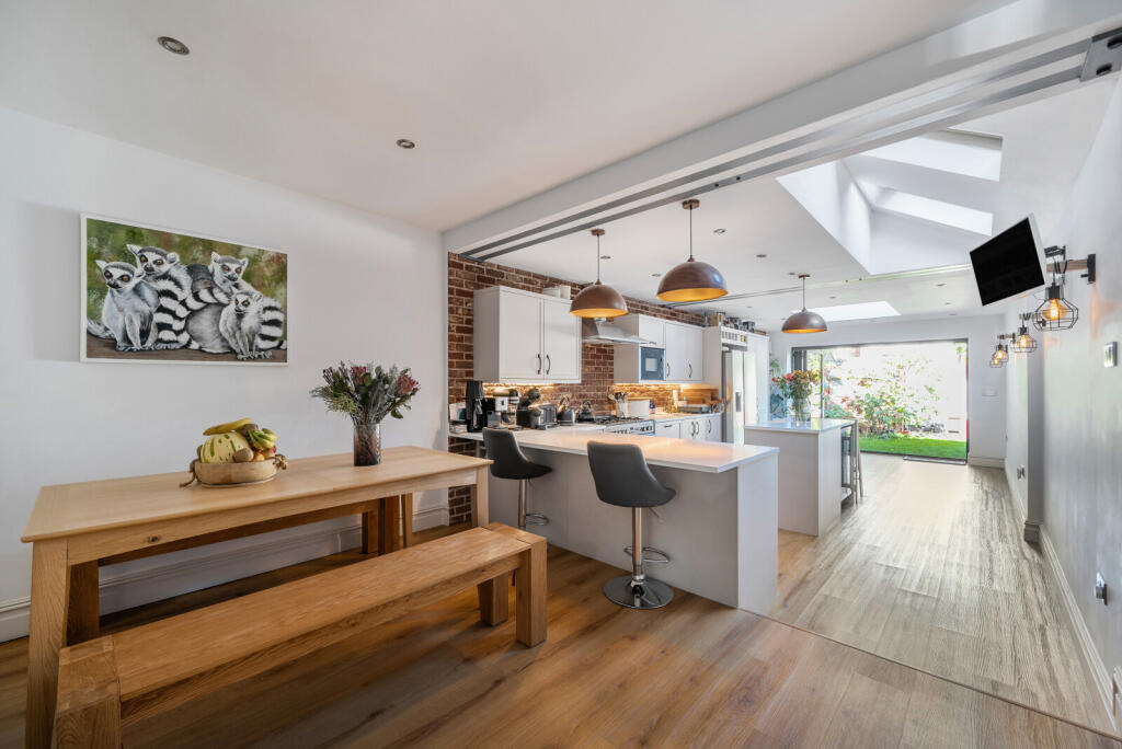 1364474-19-68e7a3...