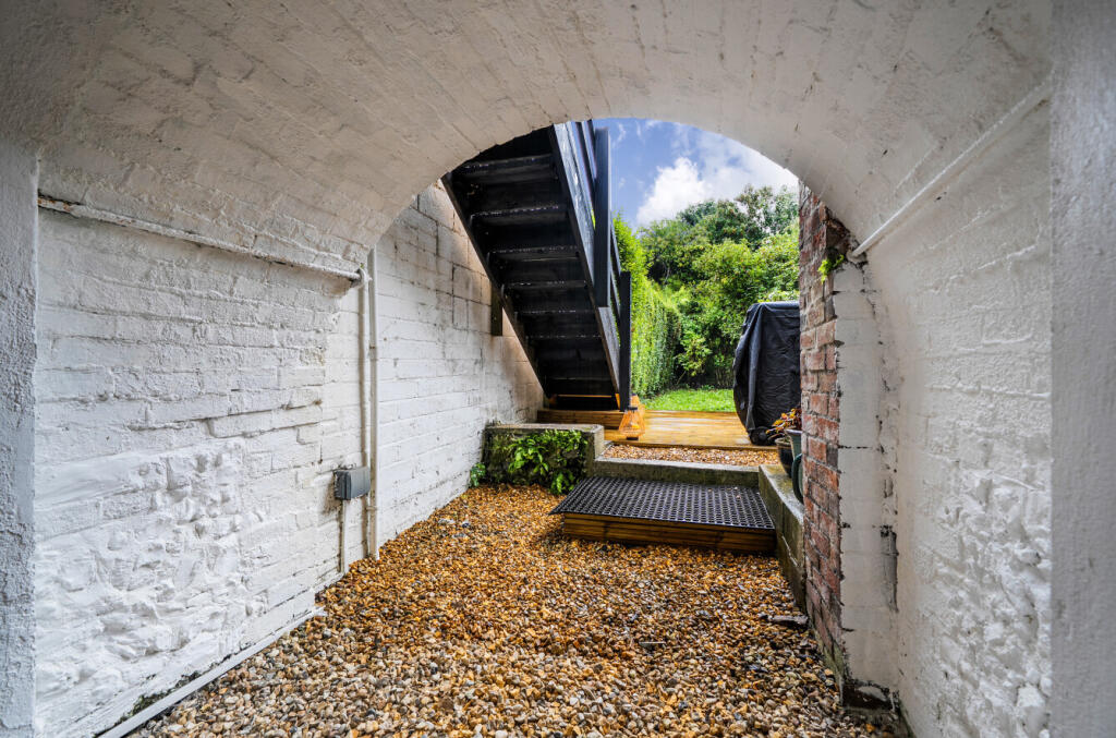 1350677-19-68c193...