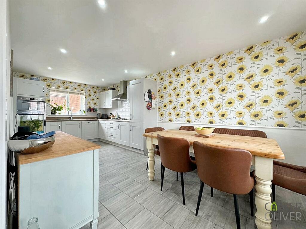 KITCHEN / DINER
