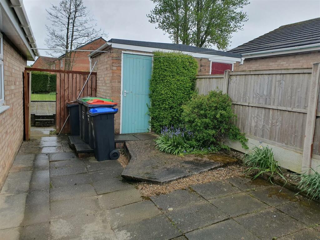 ADDITIONAL OUTSIDE PHOTOS