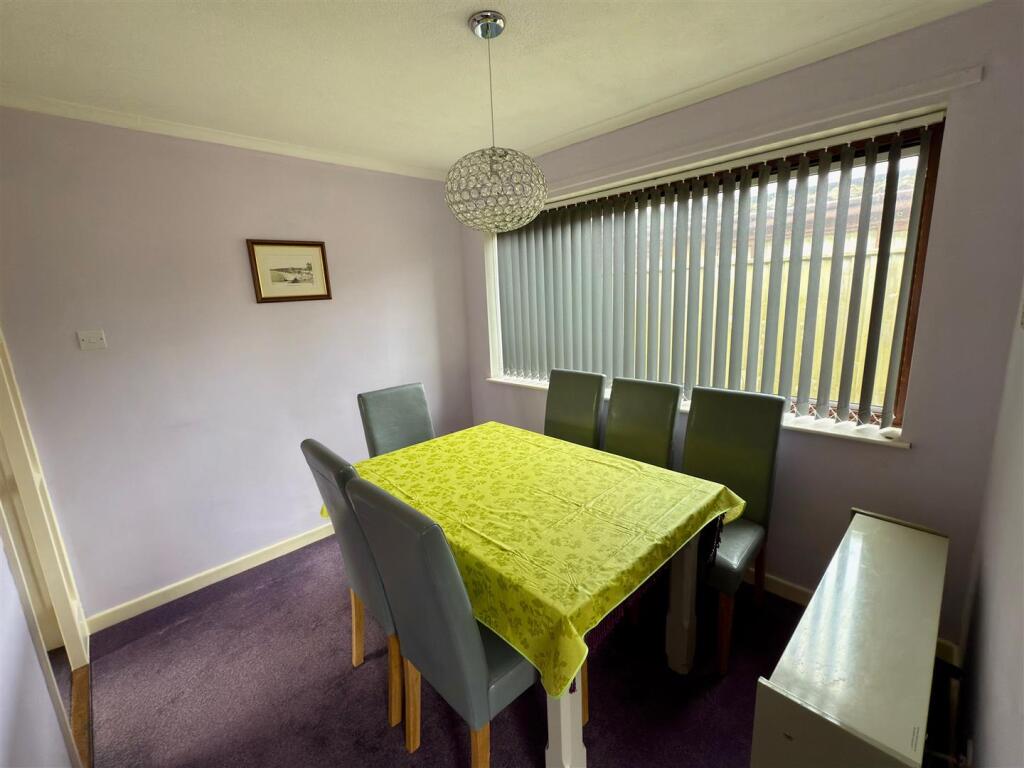 DINING ROOM.jpg