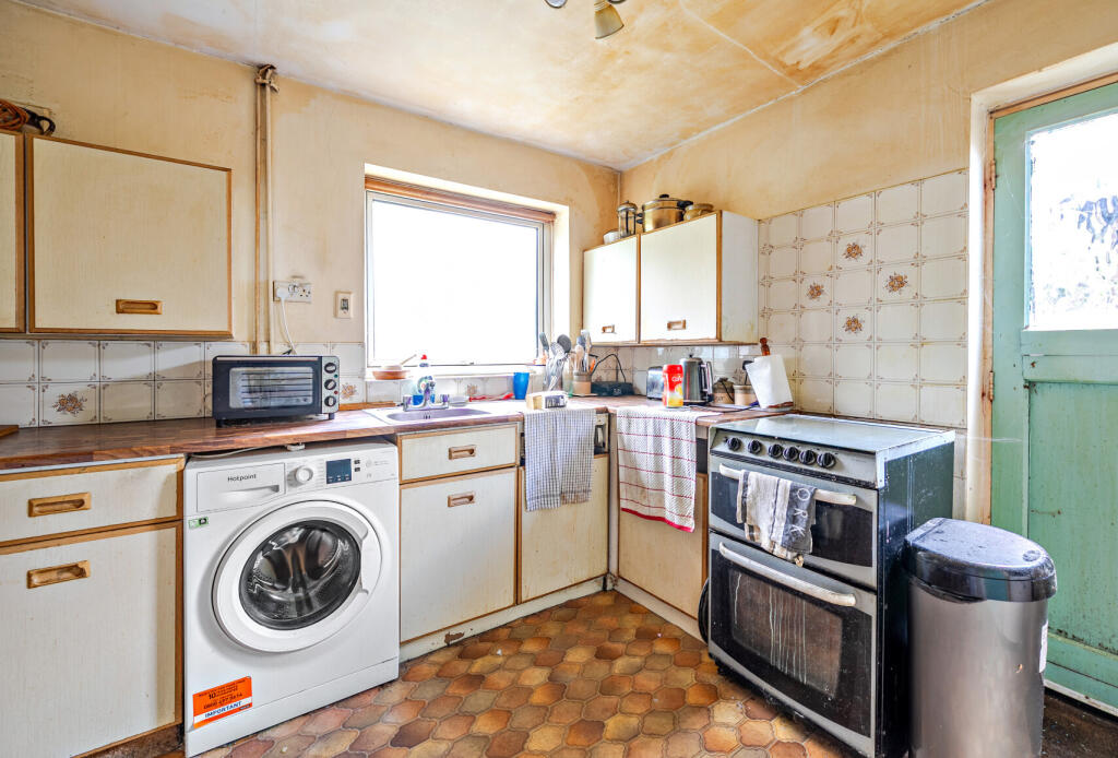 1301831-7-683d939...