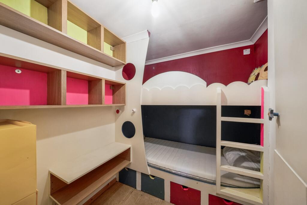 52 Longcroft Rise, Loughton, Essex, IG10 3ND