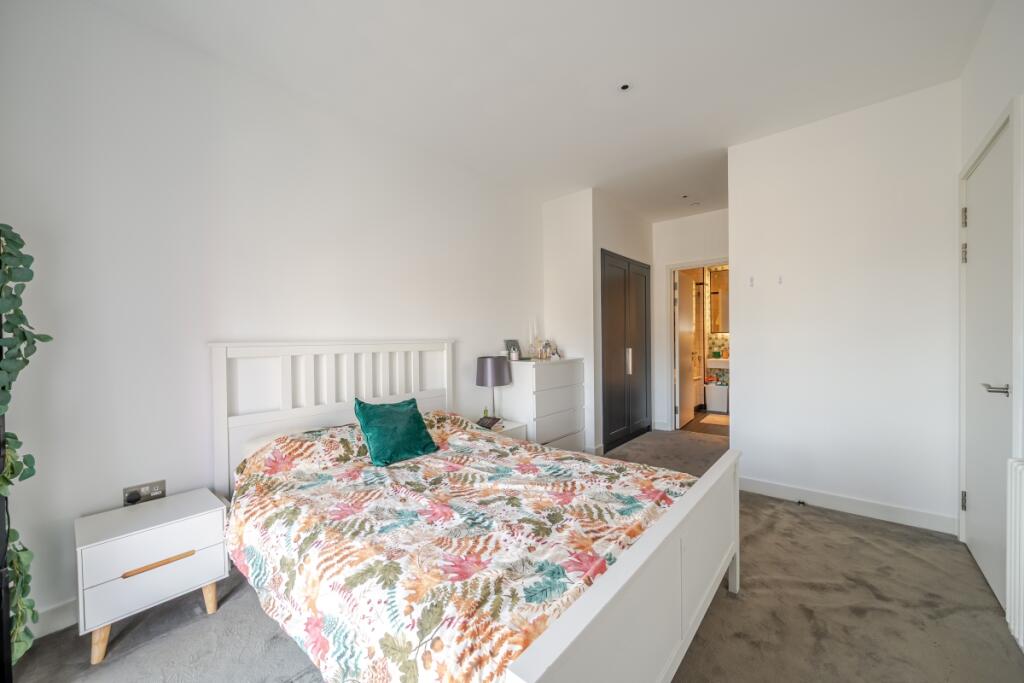 1380654-6-6916de7...