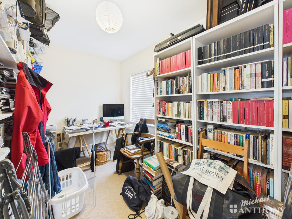 CAM03852G0-PR0252-STILL004