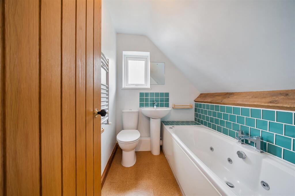 16 Nethercroft Drive, Packington