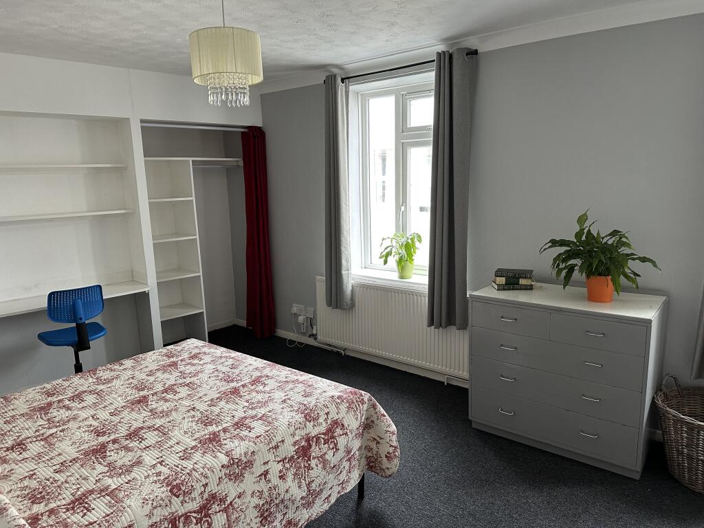 Bedroom (i)