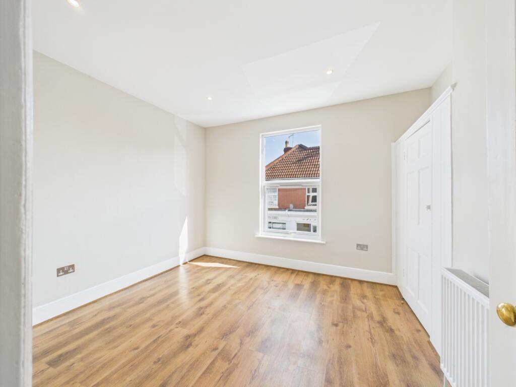 CAM02023G0-PR0162-STILL008