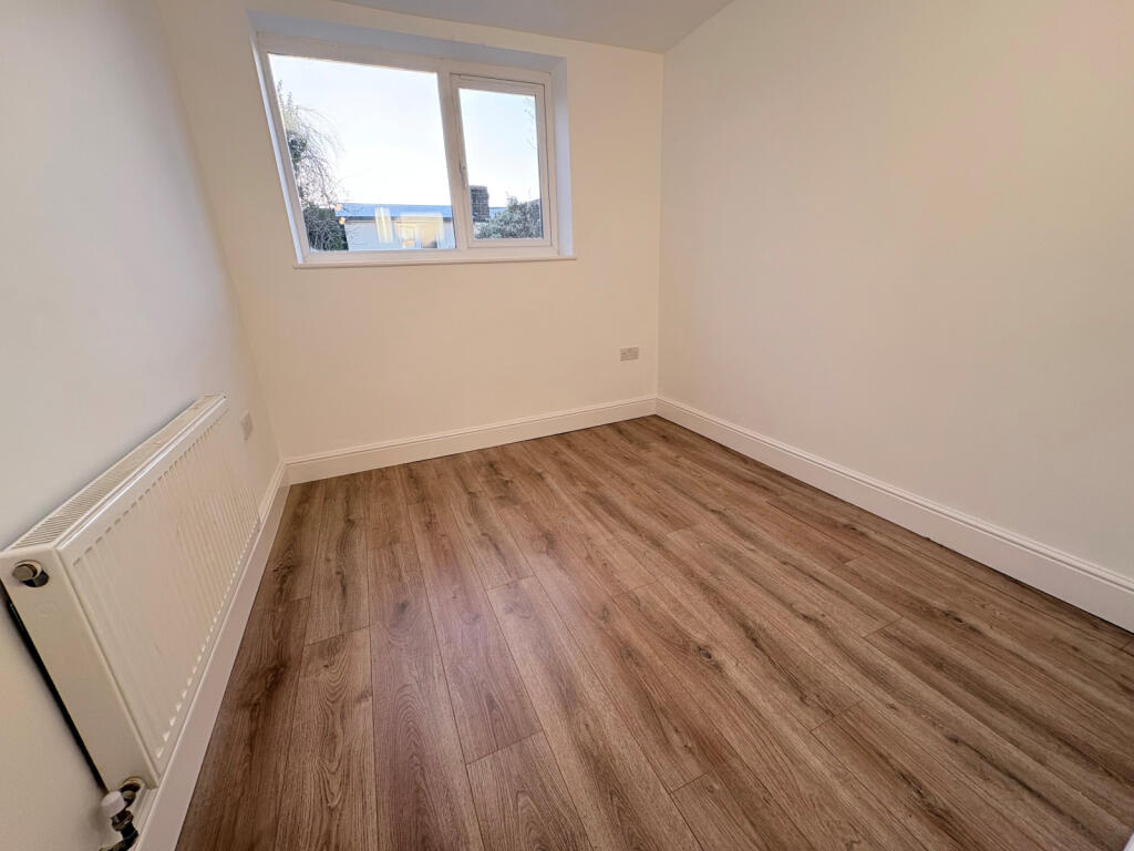 Bedroom 2 / Play room