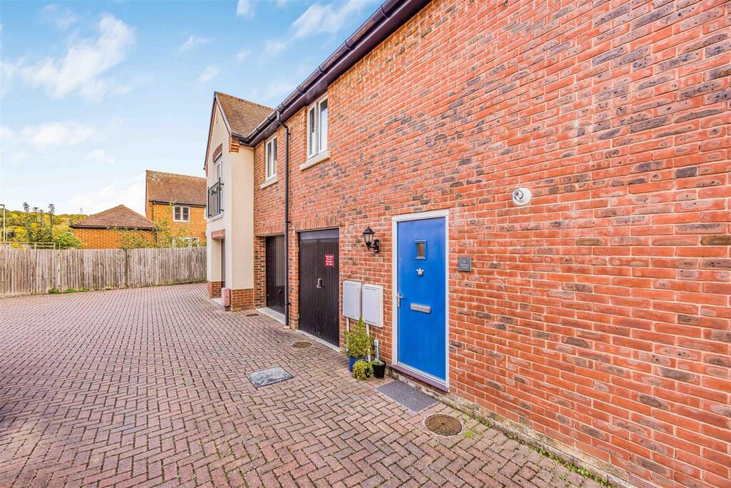 Flat 5, Mouliere Court, St. Georges Road, Denmead-